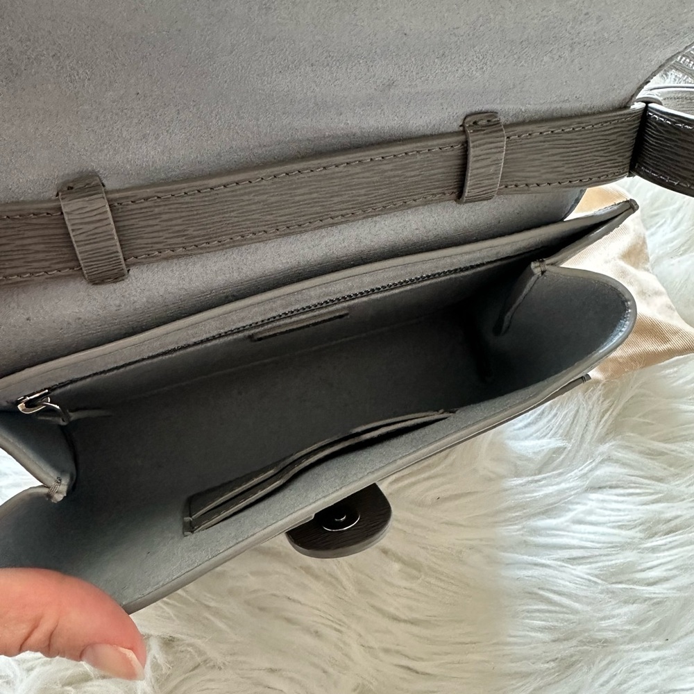 Used Excellent Condition Senreve Aria Belt Bag Grey - Picture 4 of 9